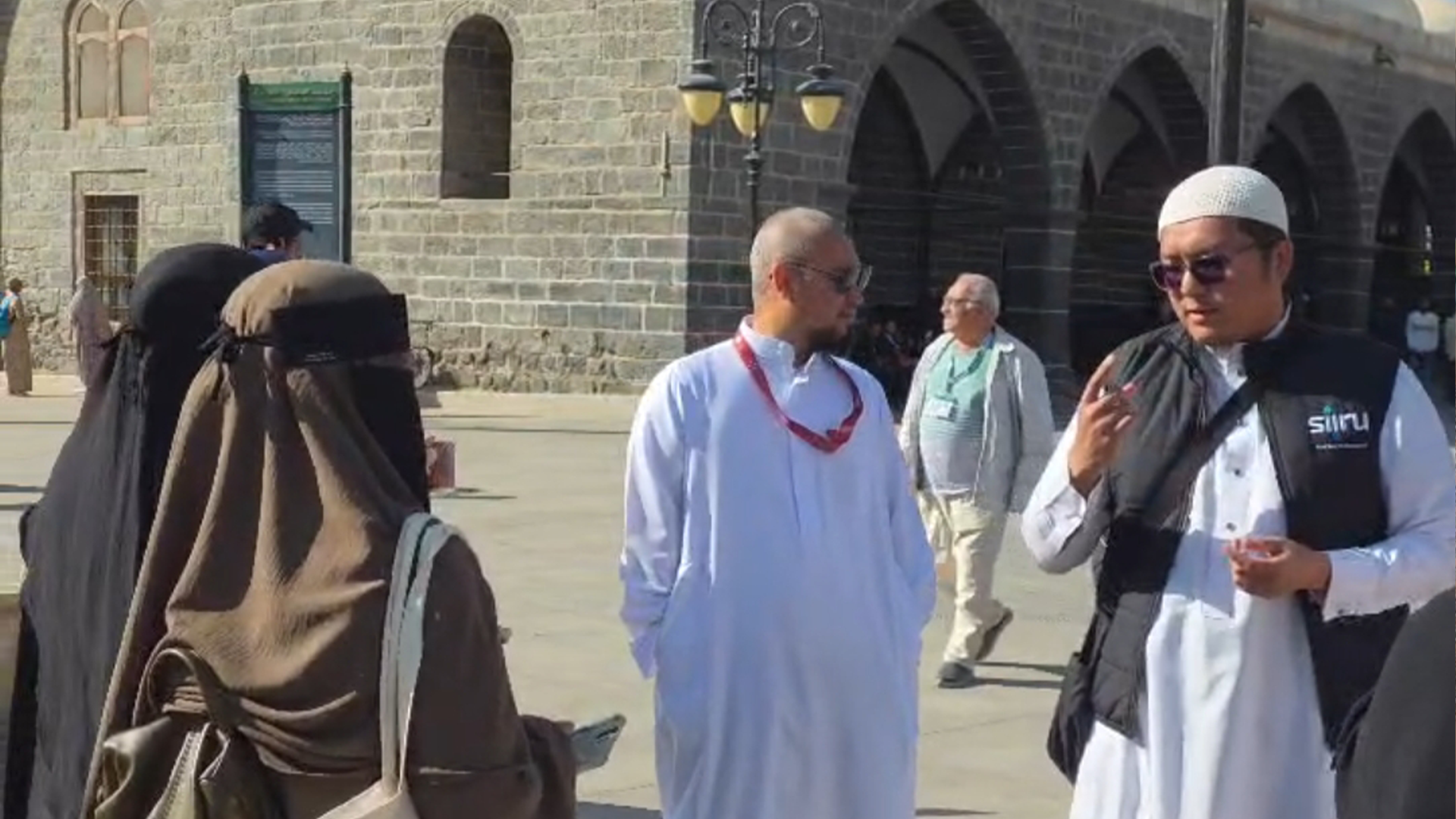 Mutawwif guiding pilgrims in the Holy Land