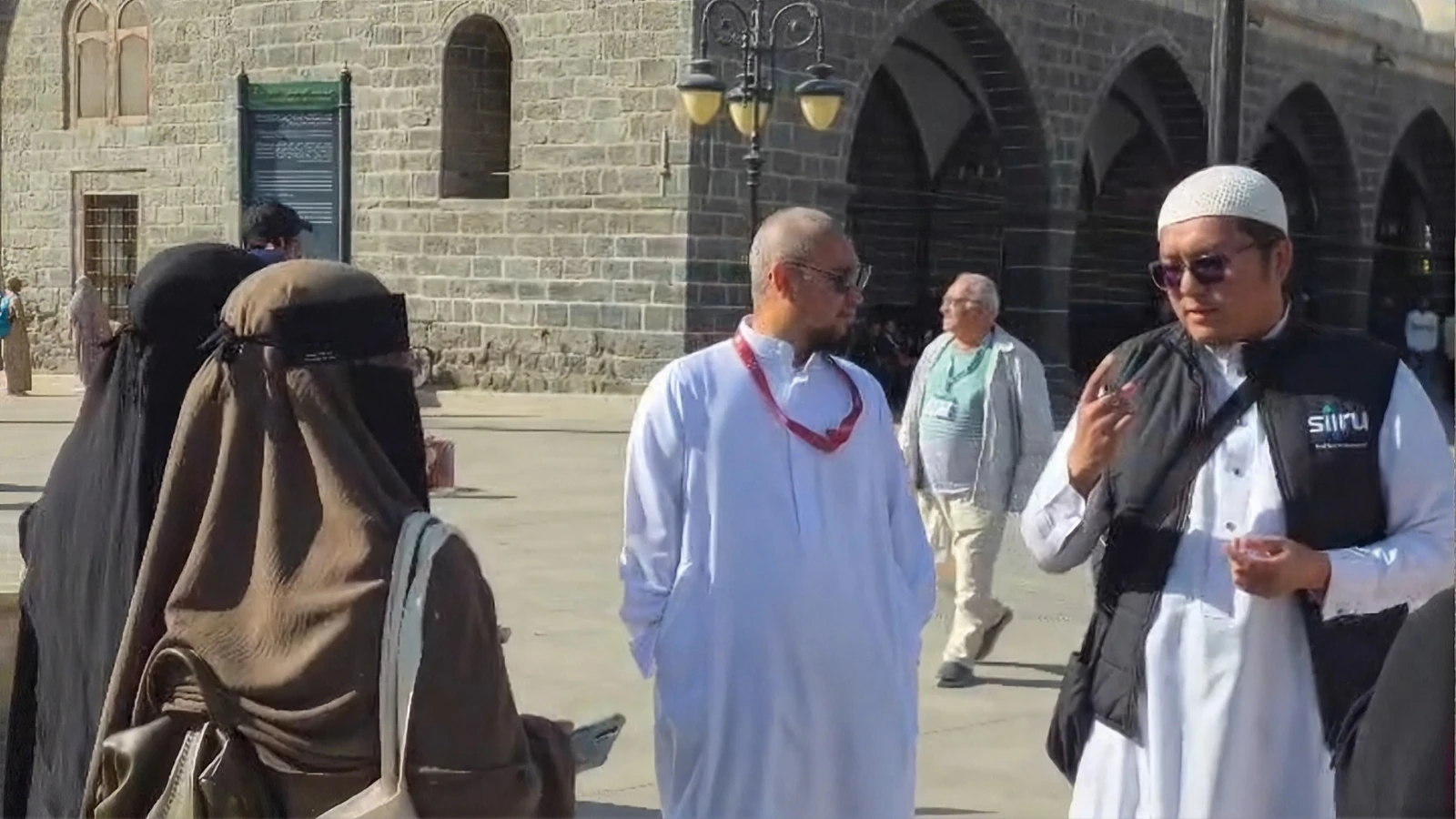 A guide speaking to pilgrims